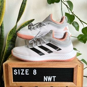 💜 NWT Adidas tennis shoes 🎾